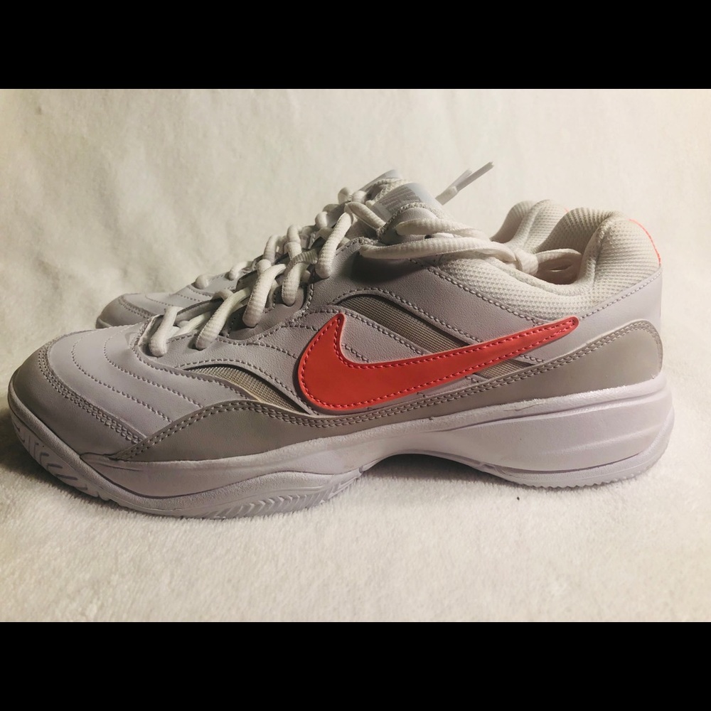 Brand new Woman Nike